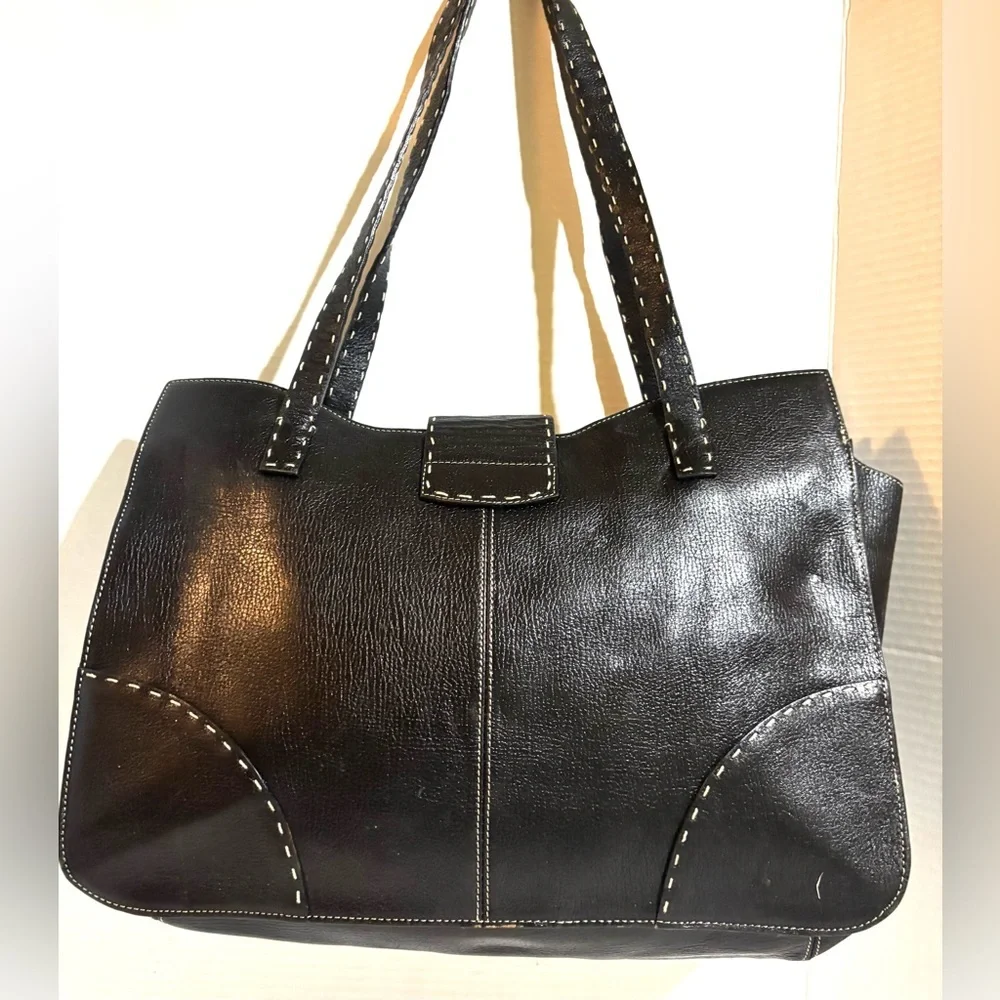 Elegant Black Leather Tote Bag - Picture 2 of 7